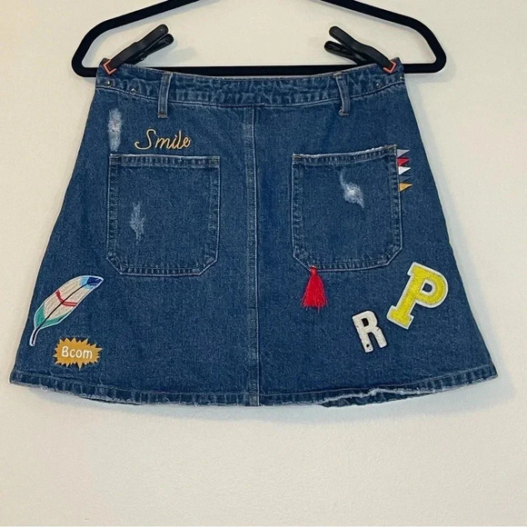 Signature Eight Embroidered and Appliqué Denim Mini Skirt Size Medium - Picture 1 of 9
